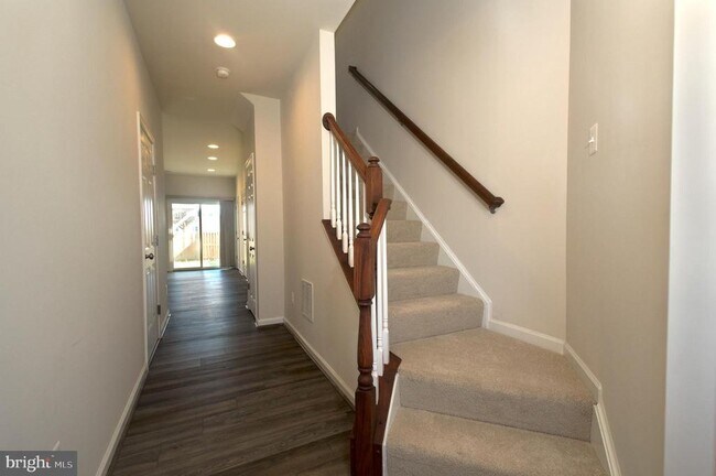 Building Photo - 105 Gristmill Ct