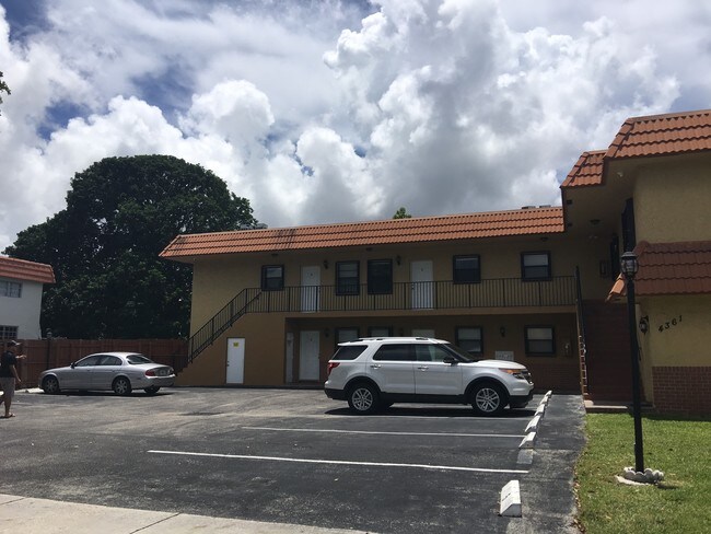 Building Photo - 4361 NW 9th Ave