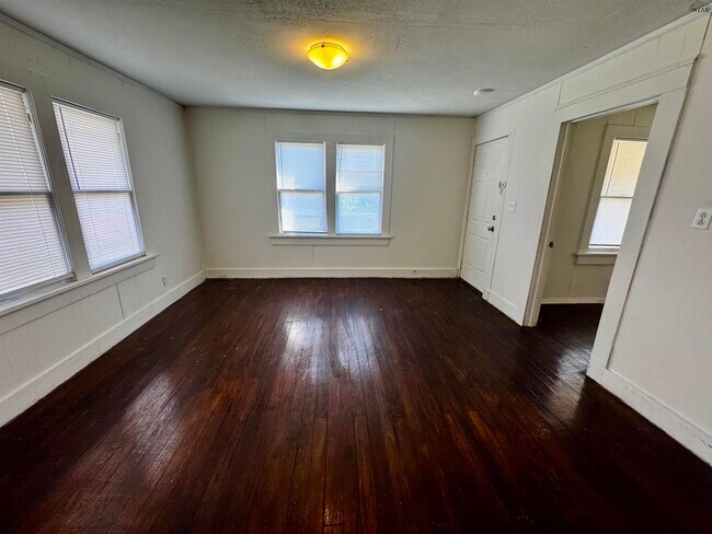 Foto del edificio - 700 N Lamar St