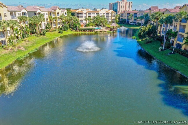 Foto del edificio - 300 Uno Lago Dr