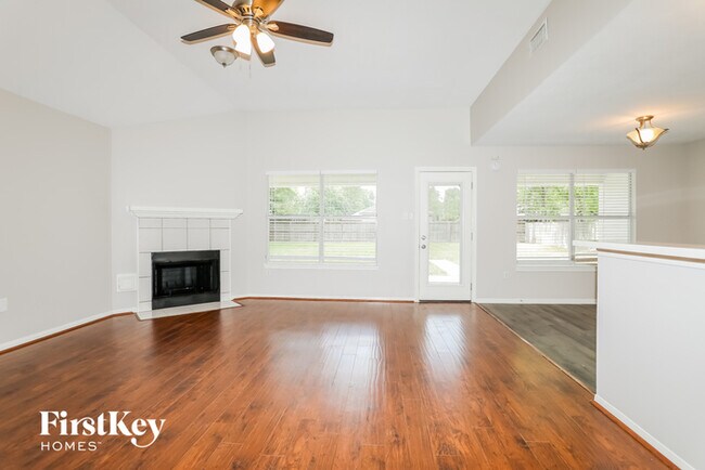 Foto del edificio - 7122 Woodland Oaks