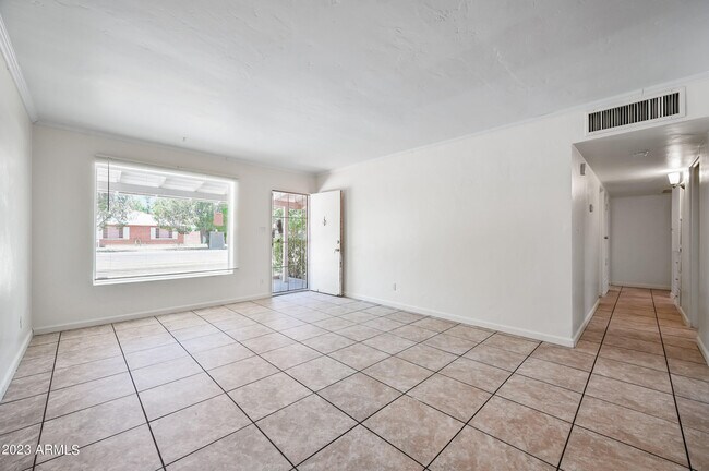 Foto del edificio - 1719 W Rovey Ave