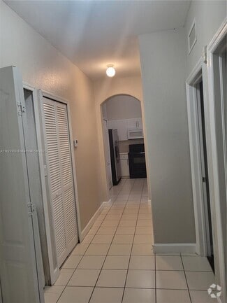 Building Photo - 1662 SE 27th Dr