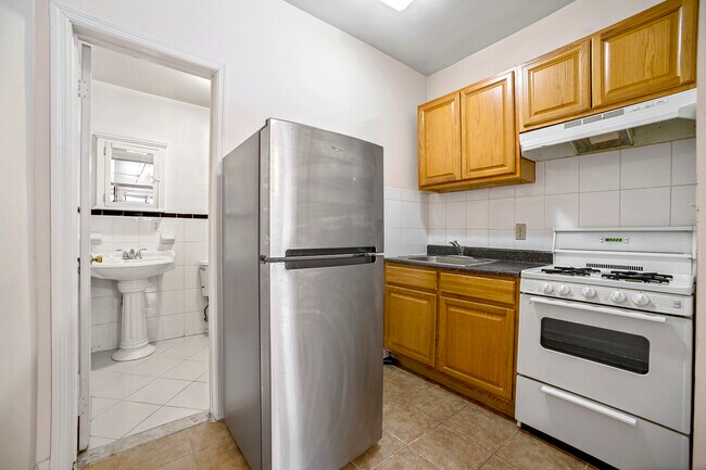 Building Photo - 365 W 120th St