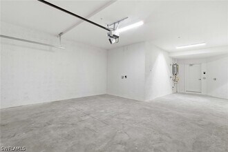 Building Photo - 15918 Grn Acrs Ave