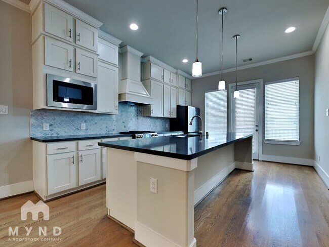 Foto del edificio - 1313 W 24th St