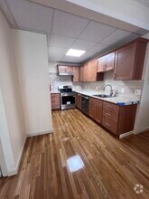 Building Photo - 498 Lincoln Ave