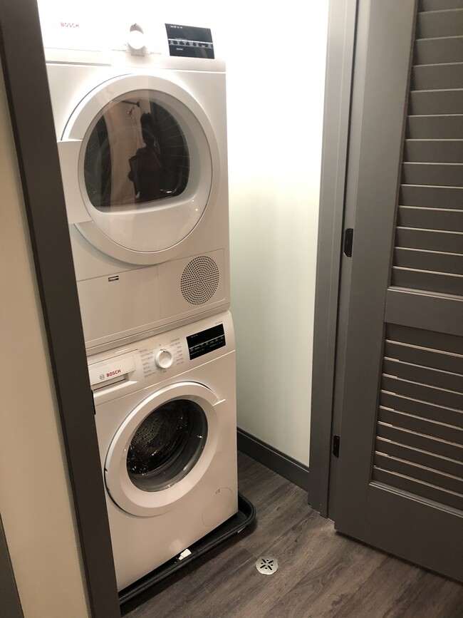 In Home Laundry - 105 W Madison St
