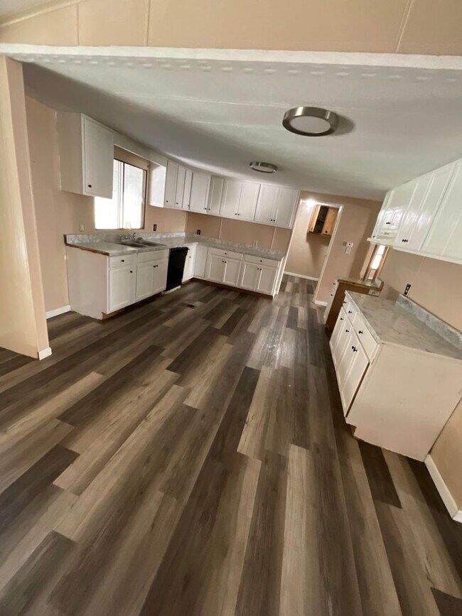 Building Photo - 6841 Klug Pines Rd