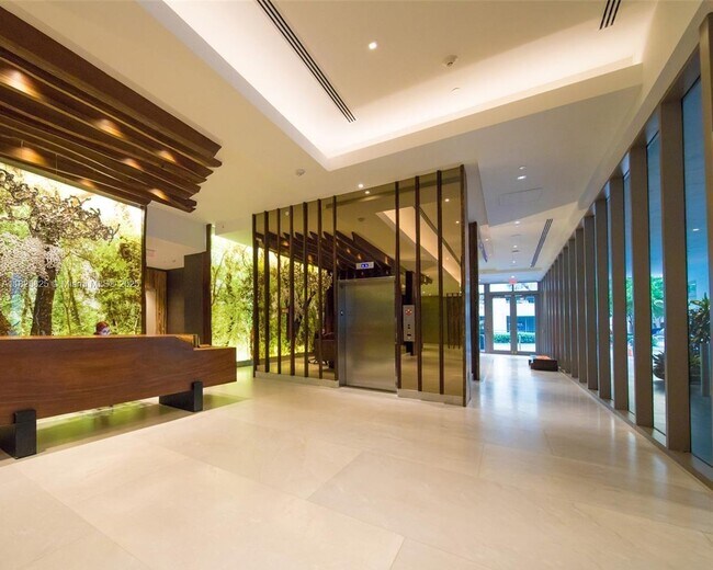 Building Photo - 1010 Brickell Ave