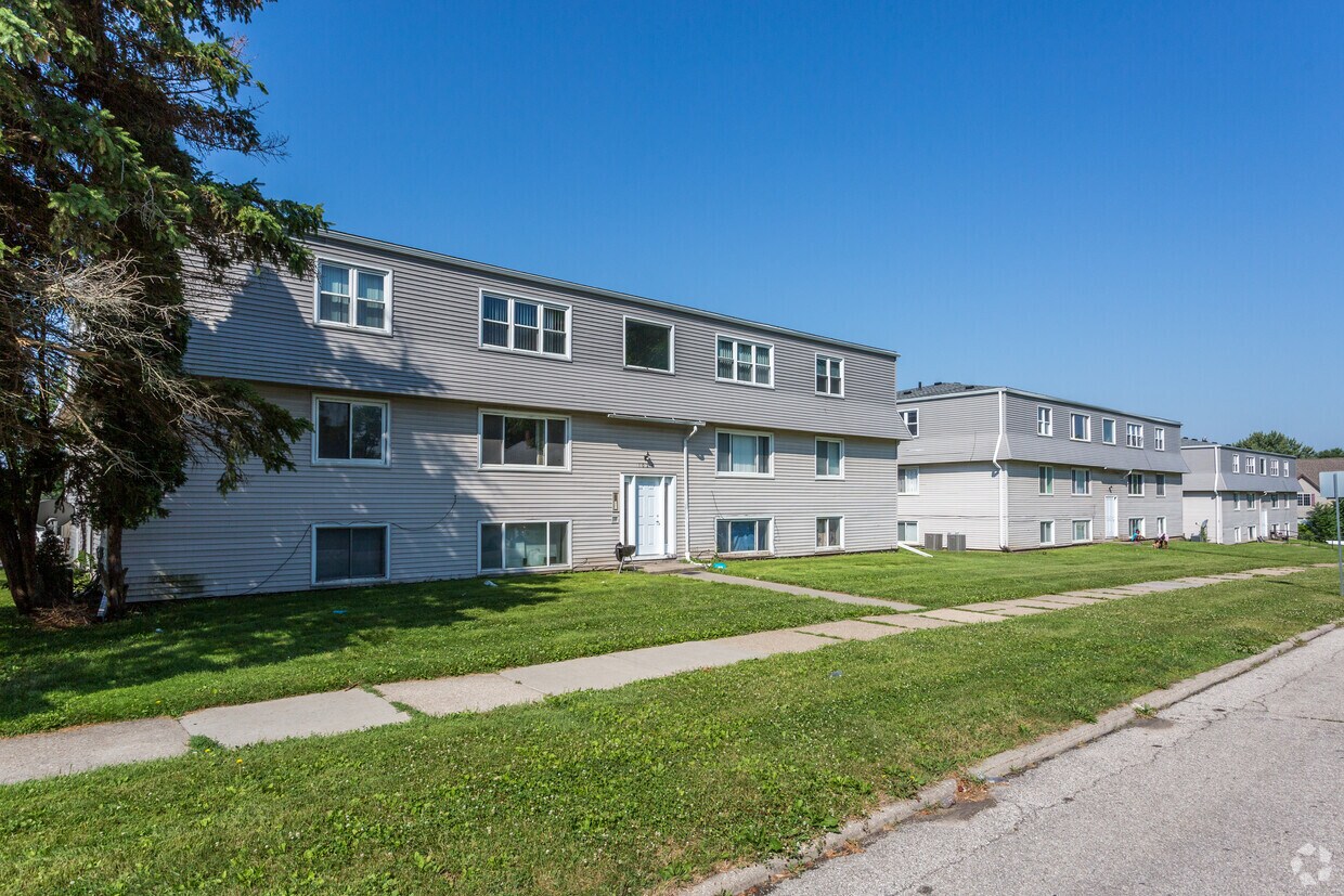 Leavitt Park Apartments Building 1008 Apartments in Waterloo, IA