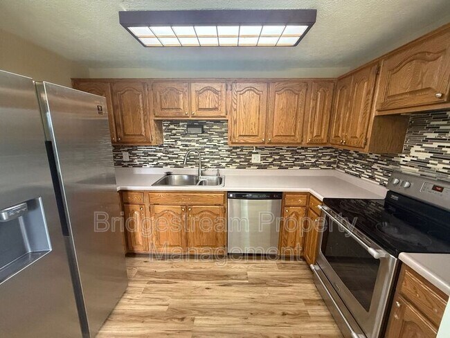 Building Photo - 7611 Blossomview Ct