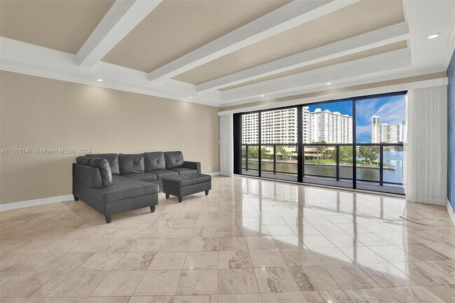 Foto del edificio - 4000 NE 168th St