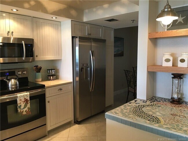 Building Photo - 9600 S Ocean Dr