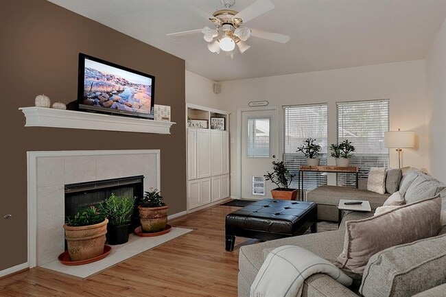 Building Photo - 15 S Avonlea Cir