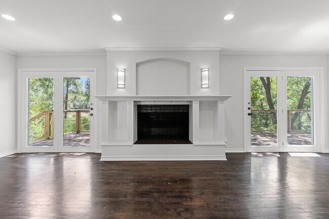 Building Photo - Tarrytown STUNNER!!!