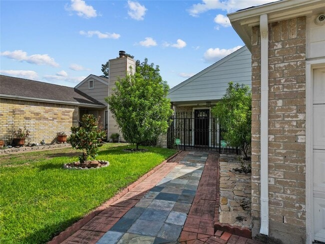 Building Photo - 6619 Grandvale Dr