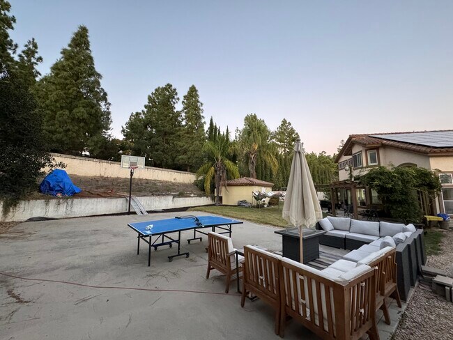 Building Photo - 670 Alagria Pl