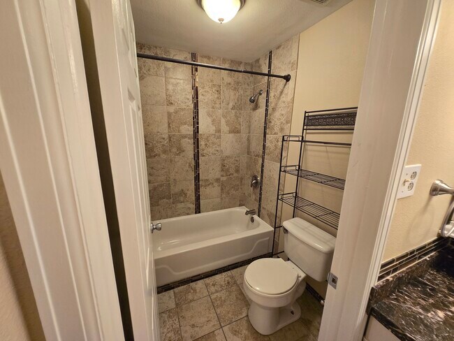Foto del edificio - 2325 S Linden Ct