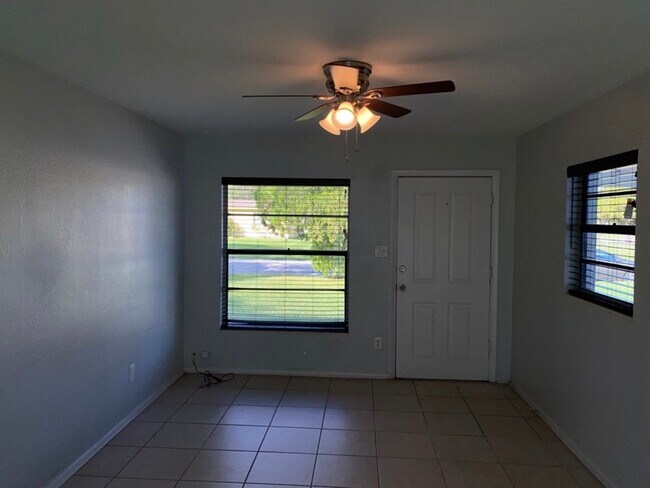 Building Photo - 1419 Zenith Pl