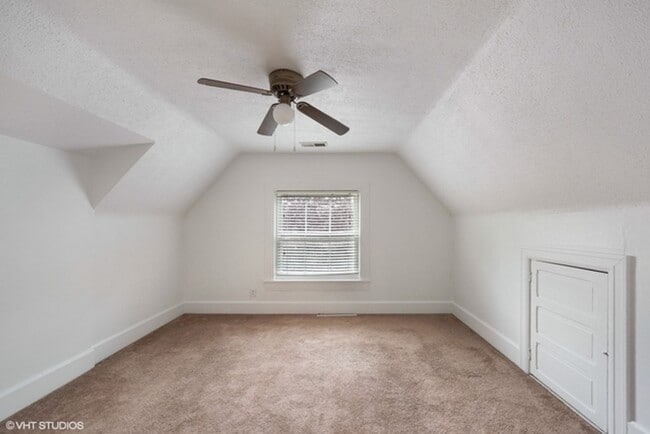 Photo - 1747 W Newport Apartment