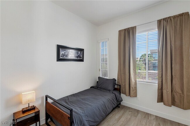 Building Photo - 9156 Sapphire Point Ave