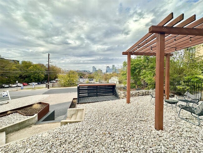 Foto del edificio - 201 Academy Dr