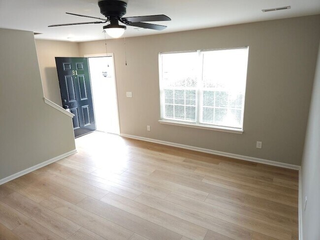 Foto del edificio - 705 Crestland Ave