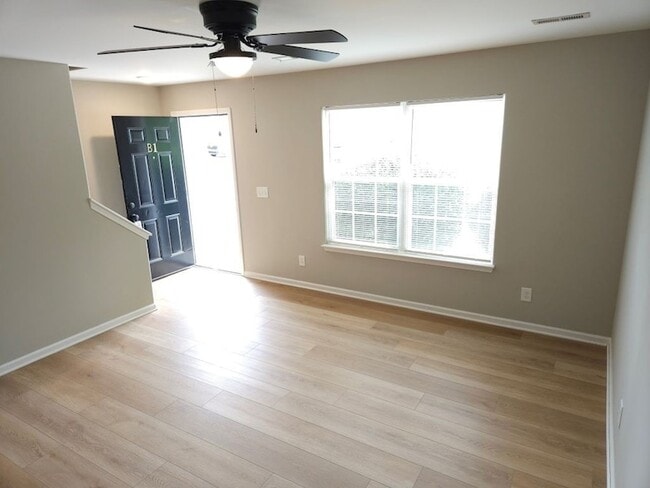 Building Photo - 705 Crestland Ave