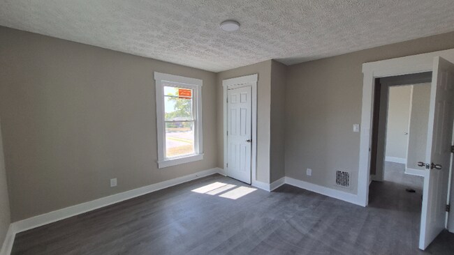 Foto del edificio - 912 Riverview Terrace