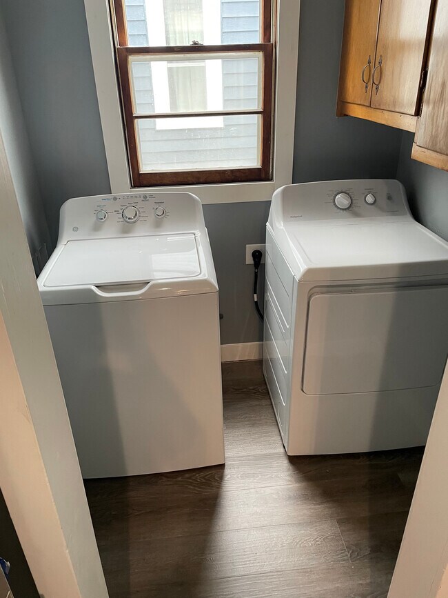 In unit laundry - 1947 Fillmore St NE