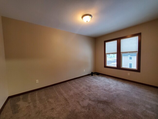 Updated spacious livingroom - 253 10th Ave N