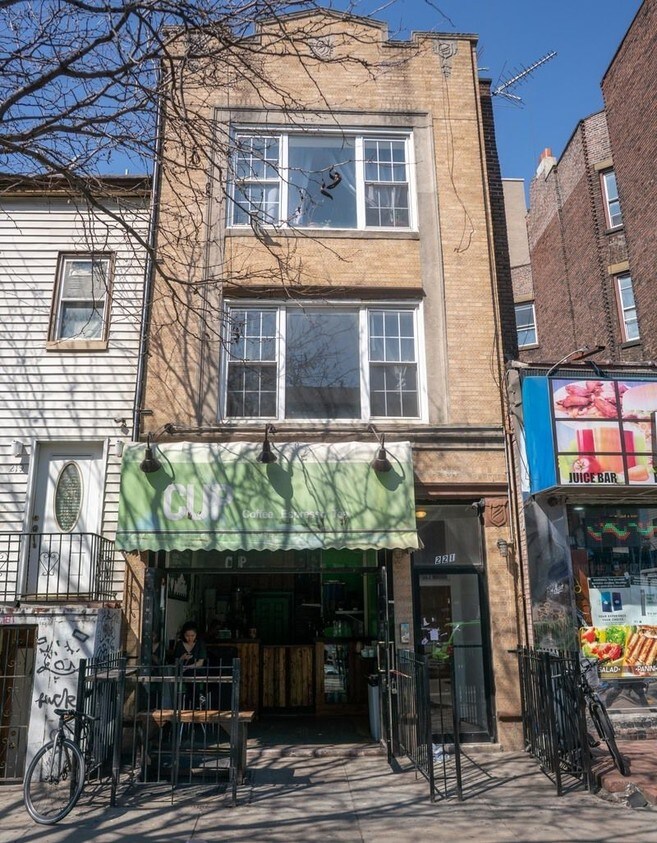 Foto principal - 221 Montrose Ave