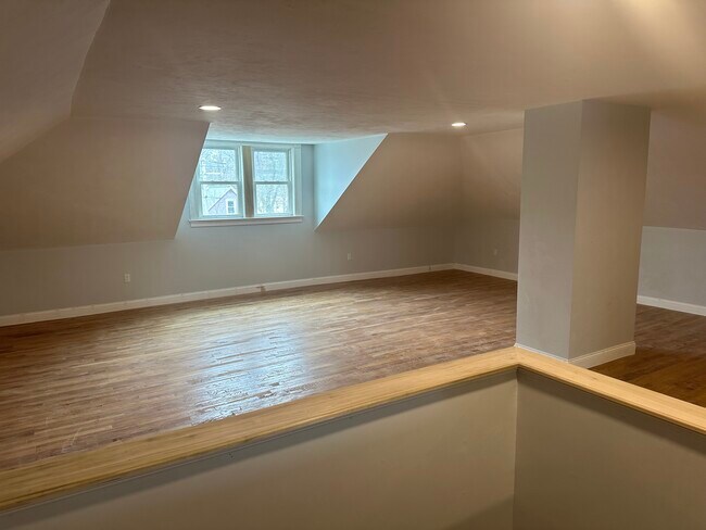 Third floor bedroom / bonus space with new hardwood floors. - 4 Walnut St