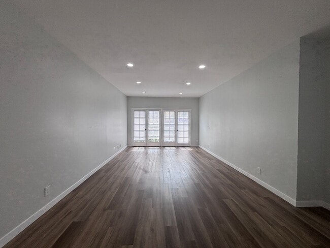 Interior Photo - 1620 South Bentley Ave