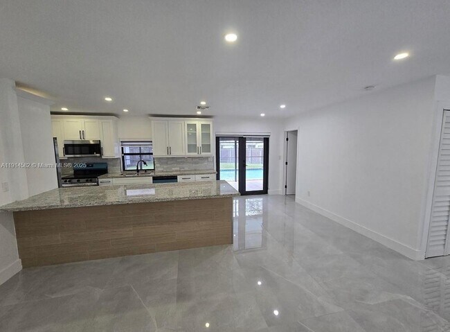 Foto del edificio - 19850 Franjo Rd