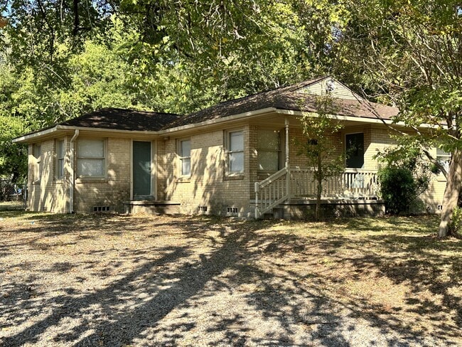 Building Photo - 835 Fisher St