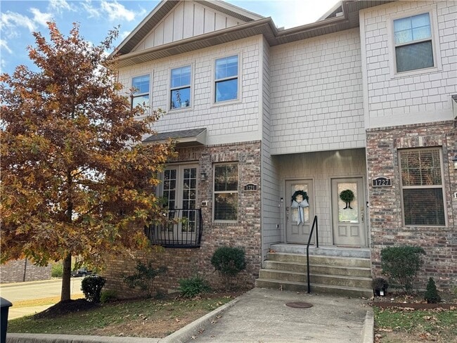 Photo - 1695 Nettleship St Townhome