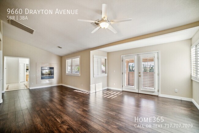 Building Photo - Luxurious 5 bed 3 bath dreamhouse with Pool!
