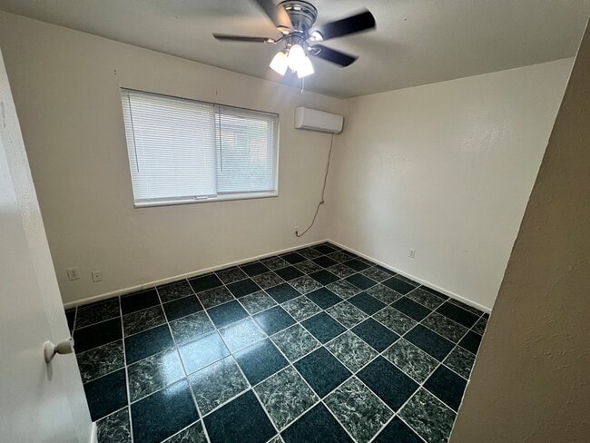 Building Photo - 1212 N Kelly Ave