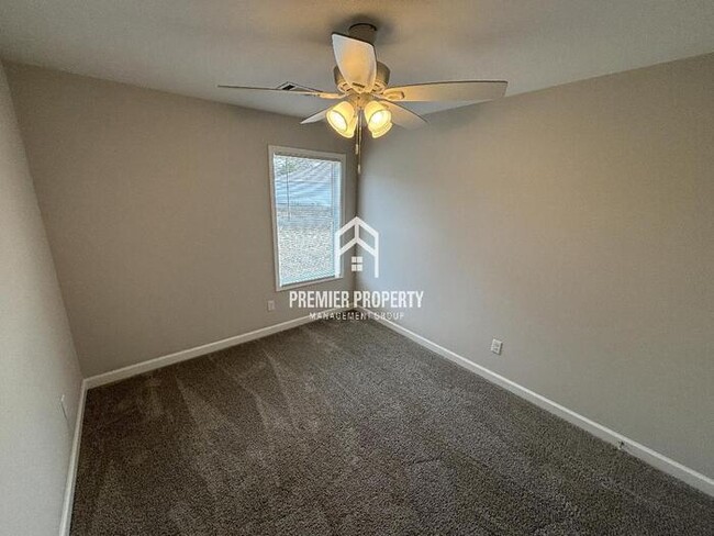 Building Photo - 224 Bradford Circle - Available Now!