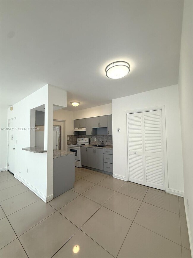 Foto del edificio - 4410 W Flagler St