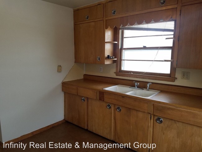 Foto del edificio - 618-618-1/2 10th St SE