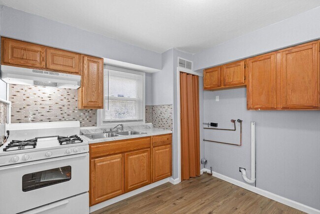 Building Photo - 251 Elbring Dr