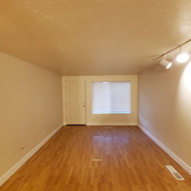 Building Photo - 30th Place Duplex