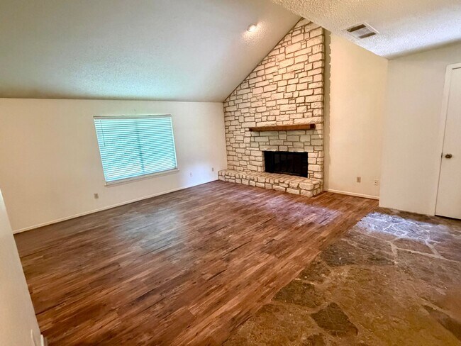 Foto del edificio - 108 Stone Canyon Ct