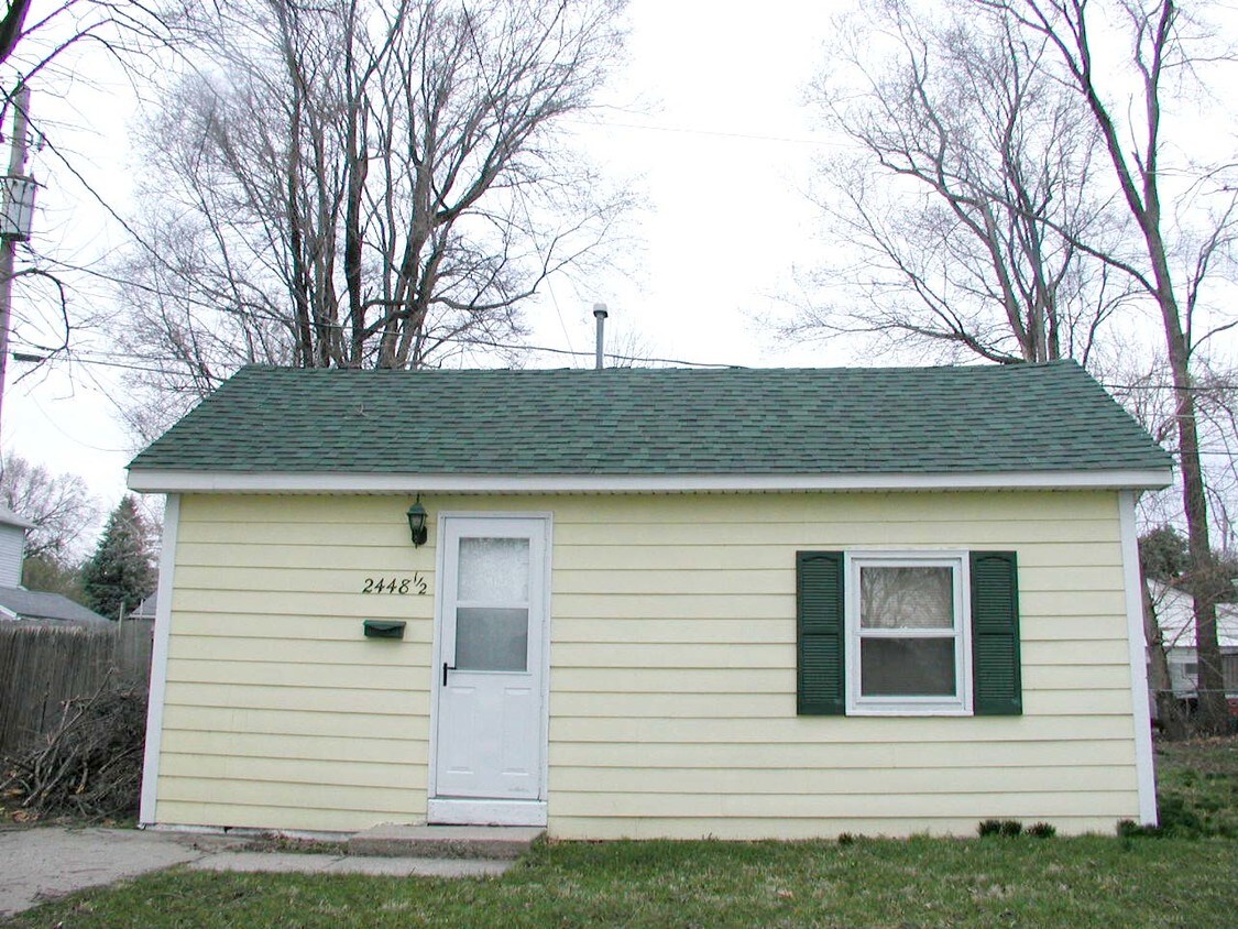 Primary Photo - 2448 Garfield Ave