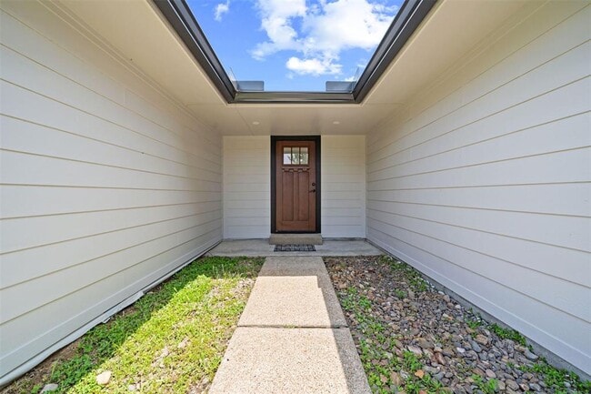 Building Photo - 20102 Woodhall Ln