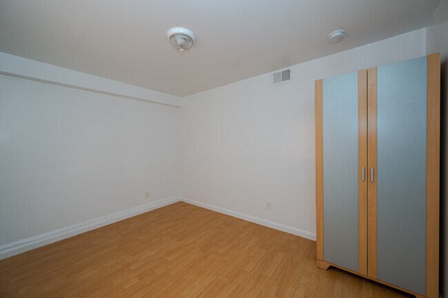 Foto del edificio - 1851 42nd Ave