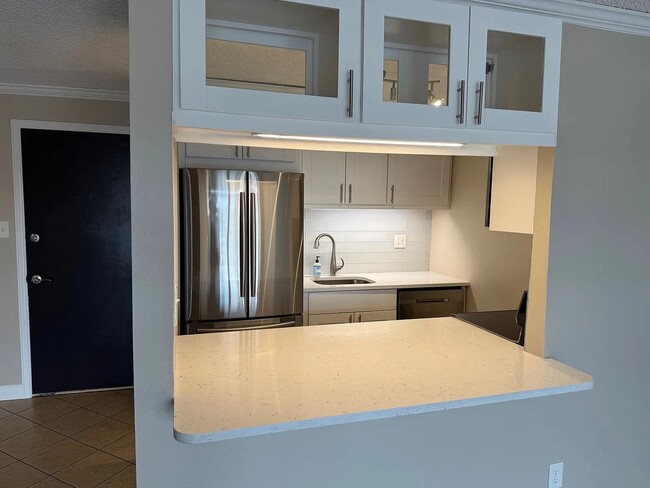 Building Photo - CLM-Mountain Shadows Condo